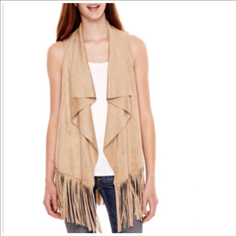 🥰 2/$25 NWT! Boho Mushroom fringe vest